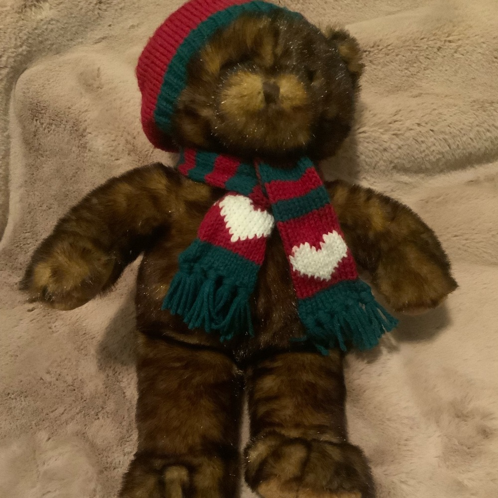 Dillard's 2001 Christmas Bear Stuffed Plush Toy 20" w/ Hat Scarves